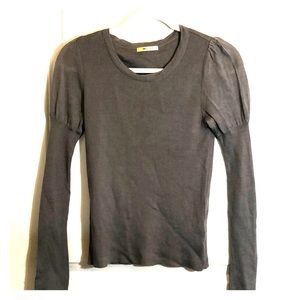 Gray close-fitting priming sweater